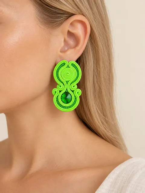 Pendientes Macarena en verde flúor de Ann Estacio