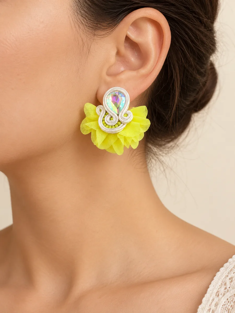 Pendientes Sakura en amarillo de Ann Estacio — foto 3